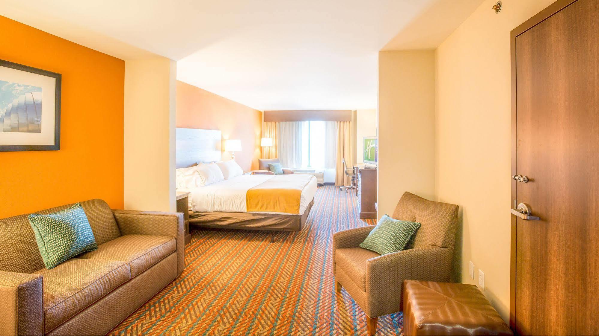 Holiday Inn Express Wichita South By Ihg Екстериор снимка